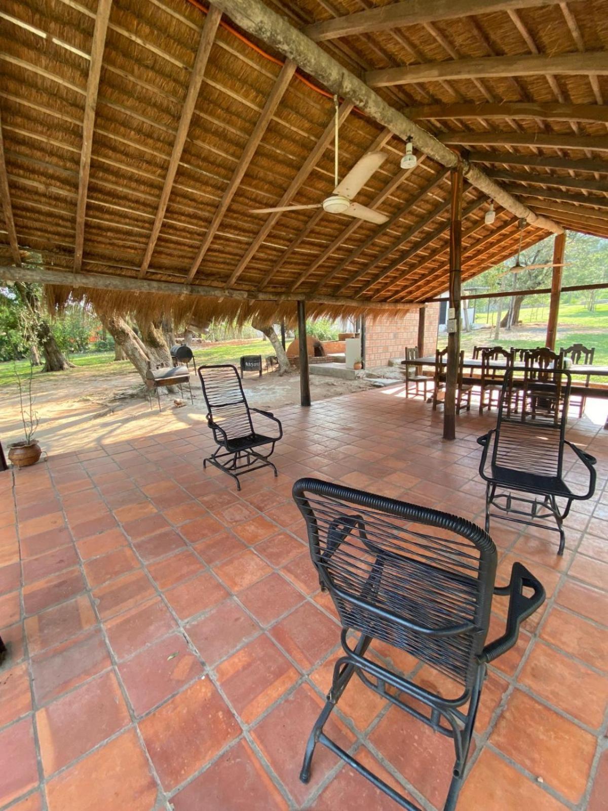 Posada San Miguel Paraguari Buitenkant foto
