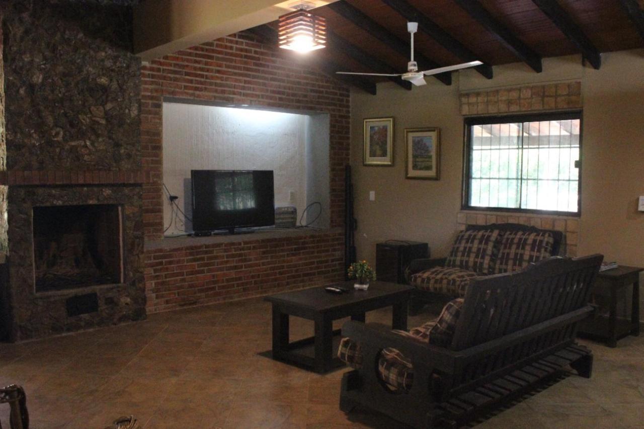 Posada San Miguel Paraguari Buitenkant foto